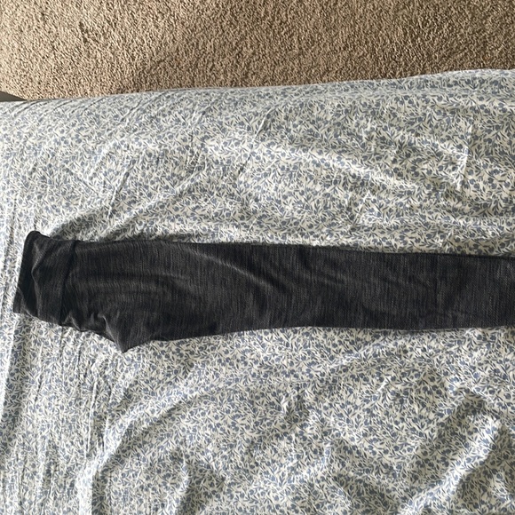 Lululemon, Grey print, size 4, low-waisted, full length leggings. - Picture 2 of 5